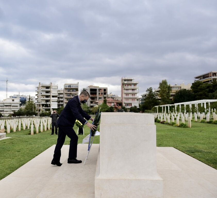 Ο ΥΦΕΘΑ Αλκιβιάδης Στεφανής κατέθεσε στεφάνι για την την ημέρα των ANZAC στο Συμμαχικό Κοιμητήριο Φαλήρου.