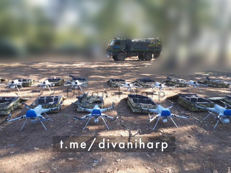Σμήνος τετρακόπτερων drones- καμικάζι τύπου KARGU