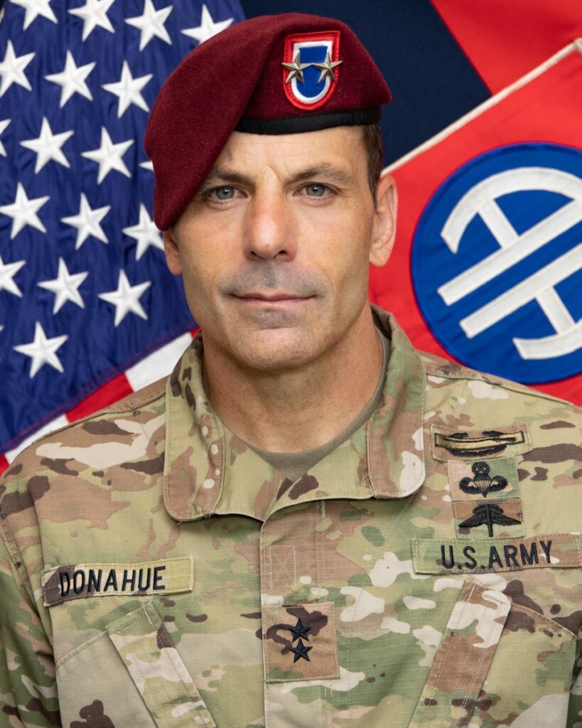 Ο Διοικητής της 82ης Αερομεταφερόμενης Μεραρχίας, Υποστράτηγος Κρίστοφερ Ντόναχιου είναι ο τελευταίος στρατιωτικός που έφυγε από το Αφγανιστάν.