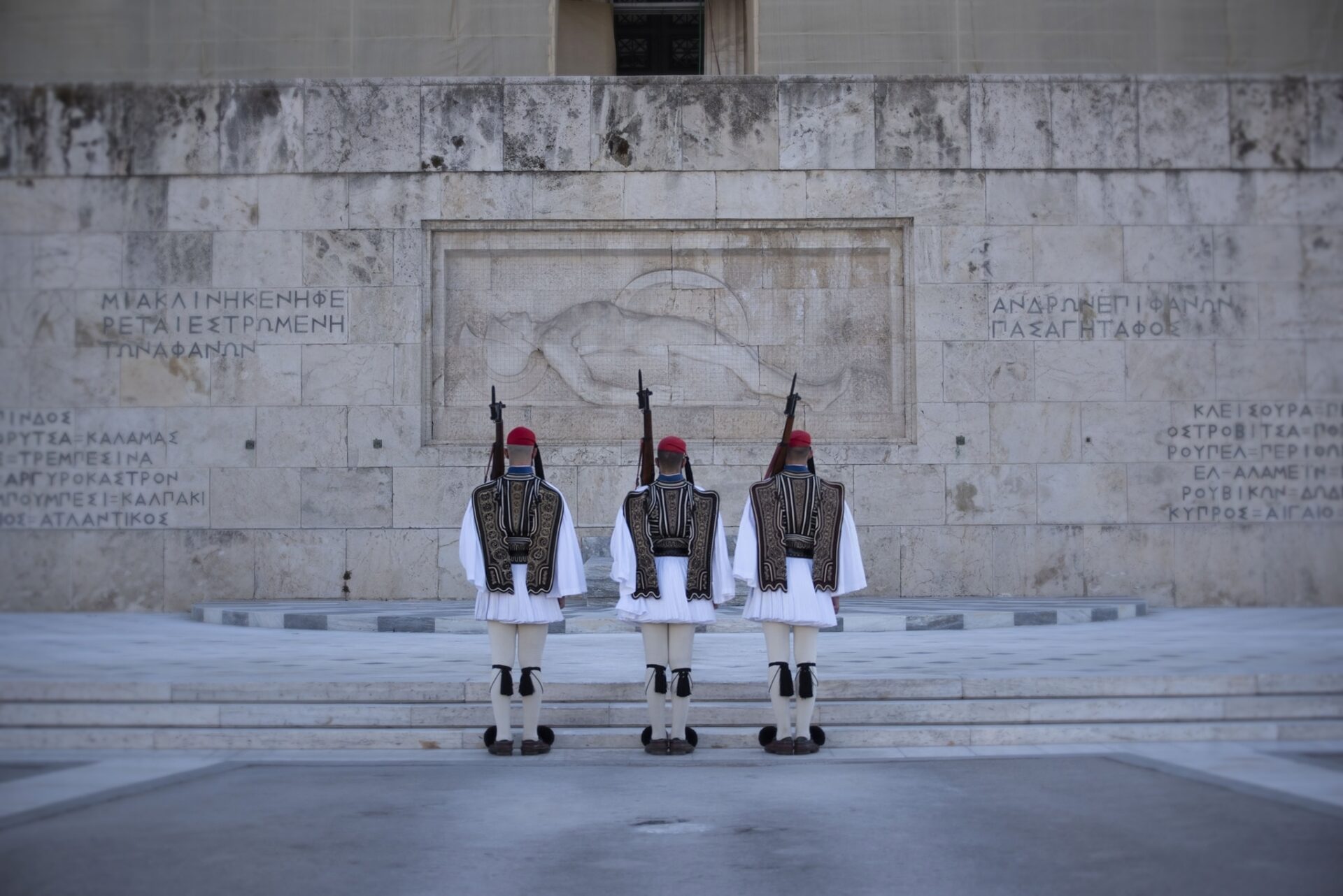 Προεδρική Φρουρά: Εύζωνες στο Μνημείο του Αγνώστου Στρατιώτη