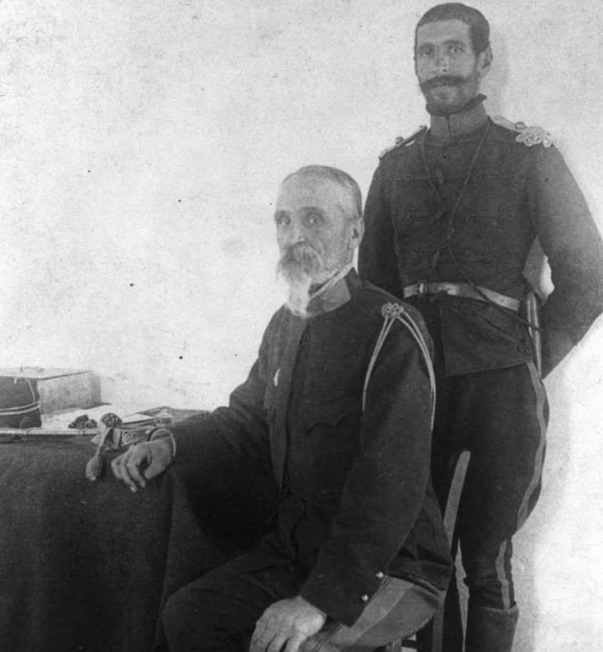 Ο Τιμολέων Βάσσος και ο γιος του Κωνσταντίνος Βάσσος στο Αρχηγείο στην Κρήτη το 1897.