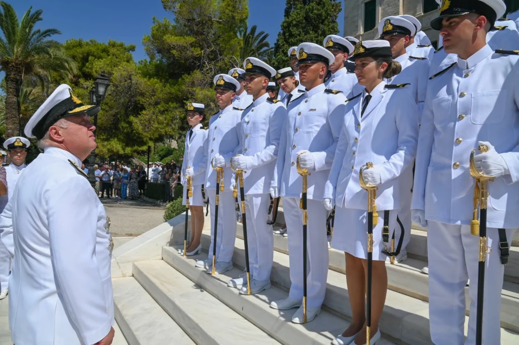 Ο Αρχηγός ΓΕΝ Αντιναύαρχος Στυλιανός Πετράκης στην ορκωμοσία Σημαιοφόρων 2022. Φωτογραφίες: ΓΕΝ