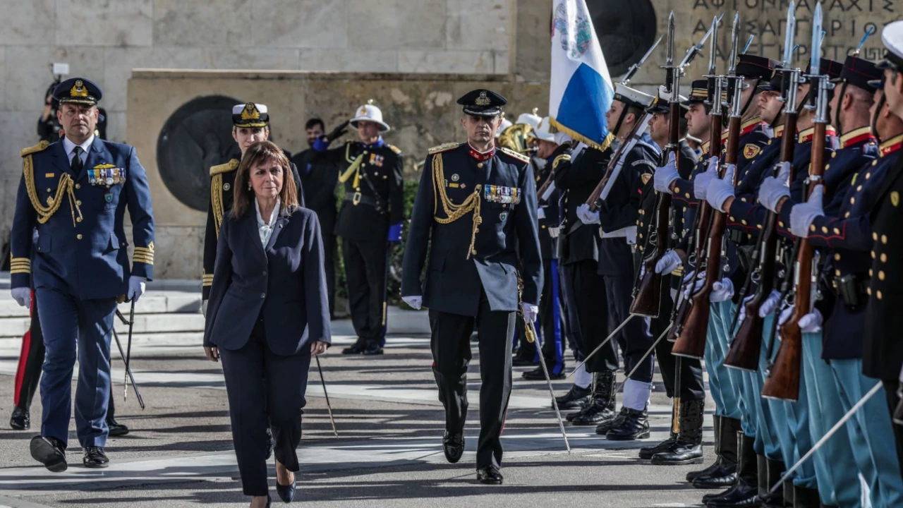 Η Πρόεδρος της Δημοκρατίας Κατερίνα Σακελλαροπούλου στην Ημέρα των Ένοπλων Δυνάμεων 21 Νοεμβρίου 2022 στο Μνημείο του Αγνώστου Στρατιώτη