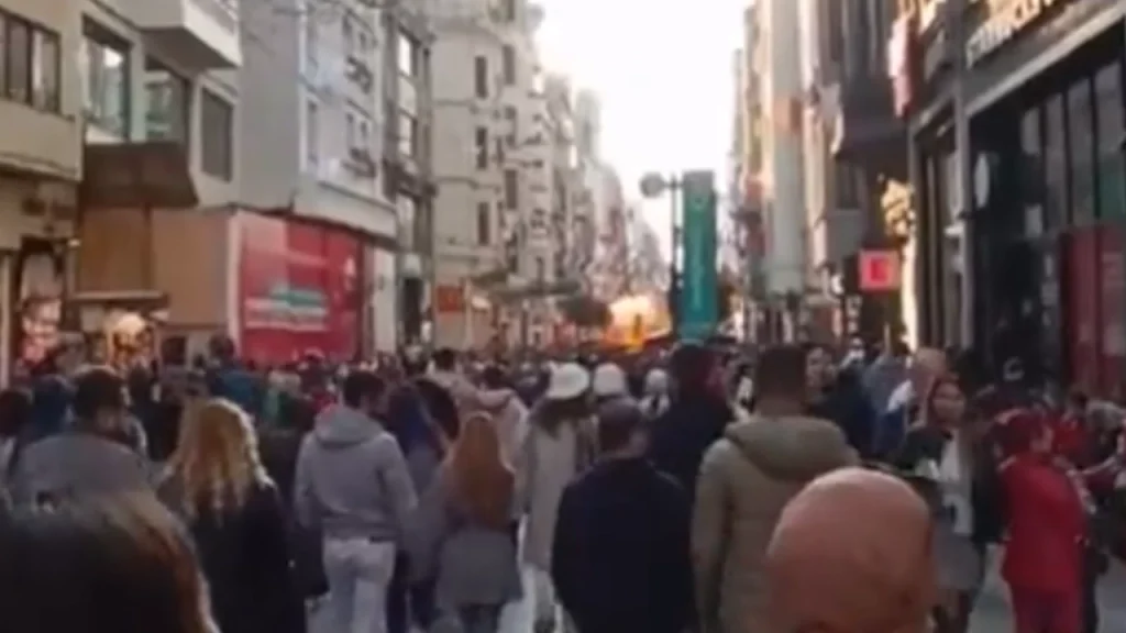 Φωτογραφία από την Τουρκία με την στιγμή της έκρηξης στην οδό Ιστικλάλ στην Κωνσταντινούπολη