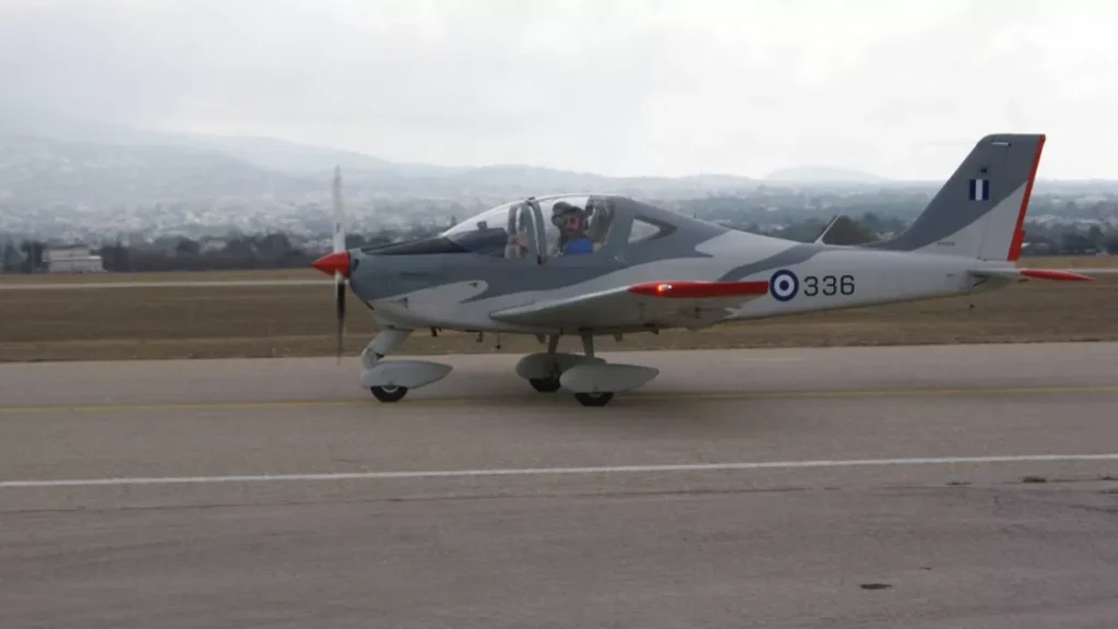 Πτήσεις μαθητών με εκπαιδευτικά αεροσκάφη της Πολεμικής Αεροπορίας