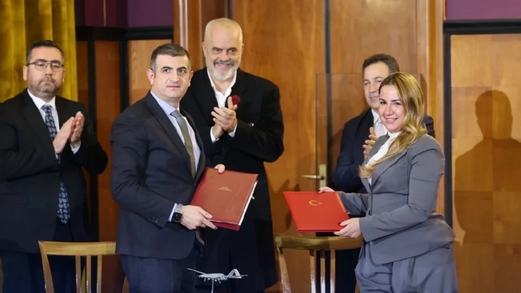Υπογραφή της συμφωνίας για την πώληση του Bayraktar TB2 UAV στην Αλβανία, 20 Δεκεμβρίου 2022. Φωτογραφία: Baykar