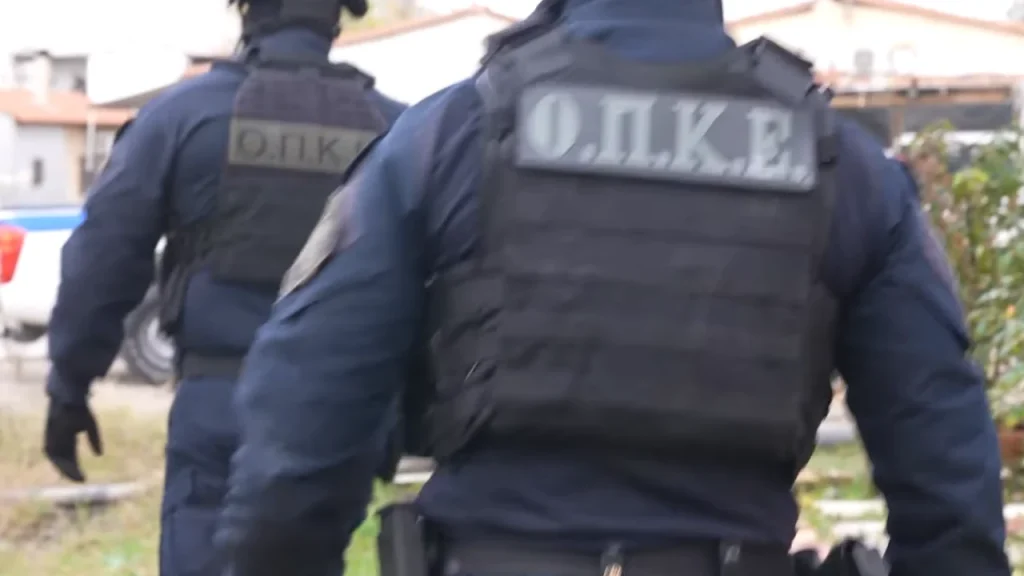 Αστυνομική επιχείρηση της ΟΠΚΕ σε καταυλισμό Ρομά. Εικόνα (screenshot): Βίντεο ΕΛΑΣ