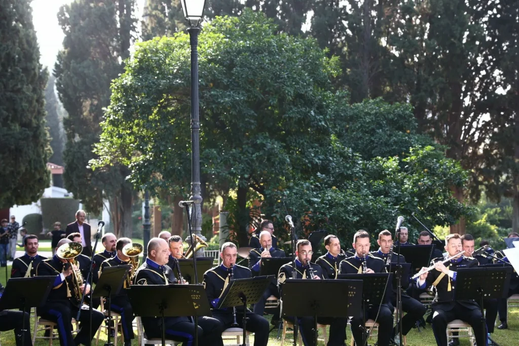 Η Μπάντα του Πολεμικού Ναυτικού στον κήπο του Προεδρικού Μεγάρου. Φωτογραφία: Προεδρία της Ελληνικής Δημοκρατίας