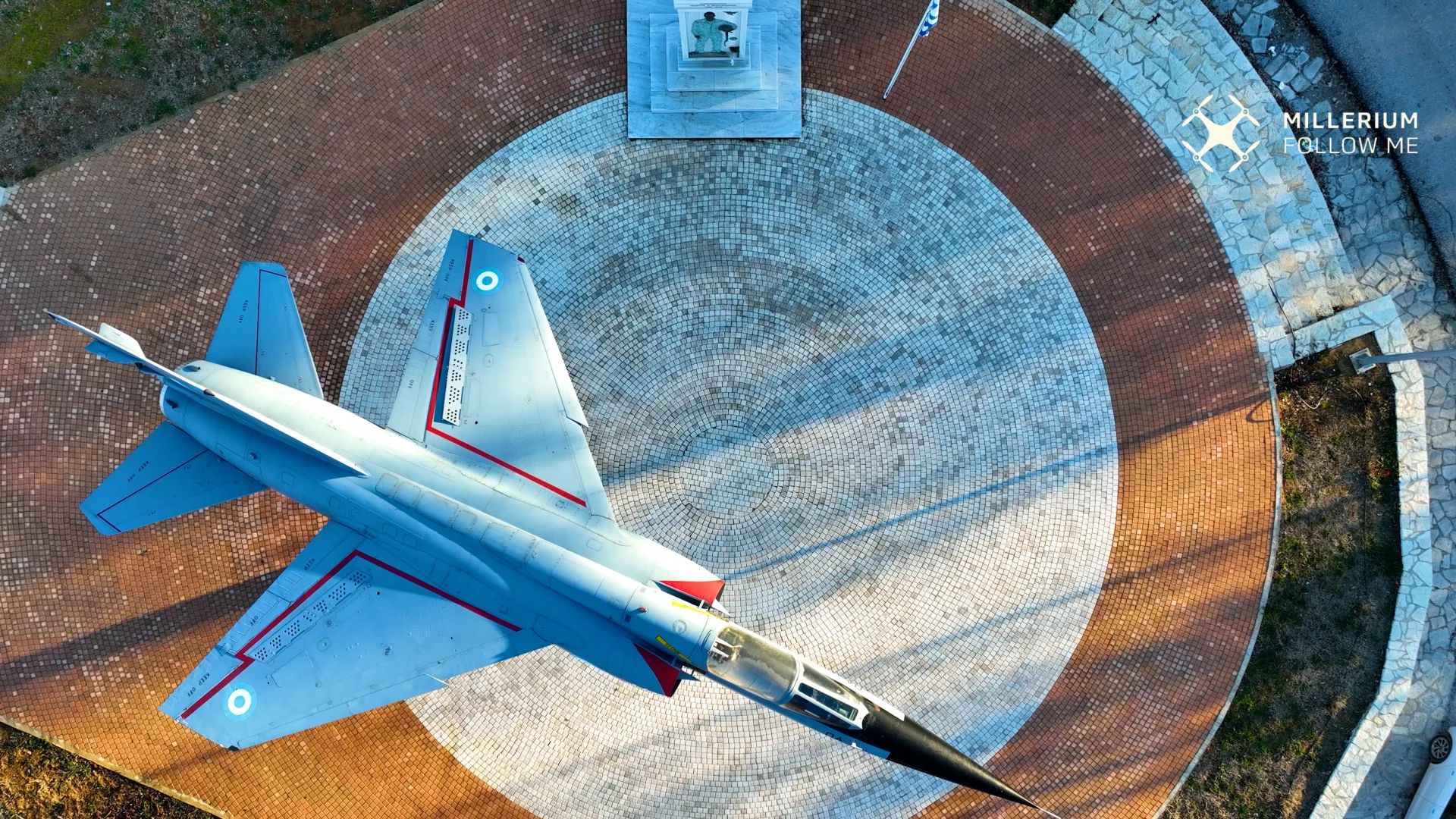 Μορφοβούνι, Ένα Mirage F1 στο χωριό του ήρωα Γεώργιου Μπαλταδώρου. Φωτογραφία: Michael Miller