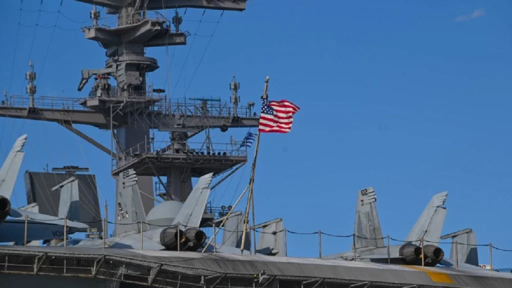 Το πυρηνοκίνητο αεροπλανοφόρο του Αμερικανικού Ναυτικού USS George H.W. Bush (CVN 77). Εικόνα: facebook.com Πρεσβεία των ΗΠΑ στην Ελλάδα