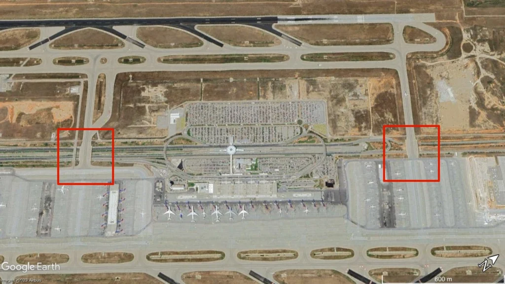 Γέφυρες στο αεροδρόμιο "Ελευθέριος Βενιζέλος". Εικόνα (επεξεργασμένη): Google Earth