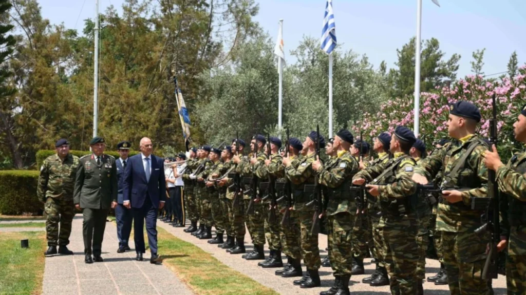 Ο Υπουργός Εθνικής Άμυνας Νίκος Δένδιας στην ΕΛΔΥΚ. Εικόνα: Υπουργείο Εθνικής Άμυνας