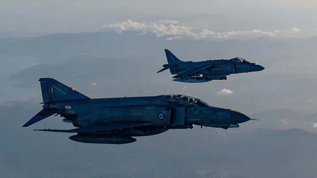 F-4E της Ελληνικής Πολεμικής Αεροπορίας και AV-8B Harrier της Πολεμικής Αεροπορίας της Ισπανίας