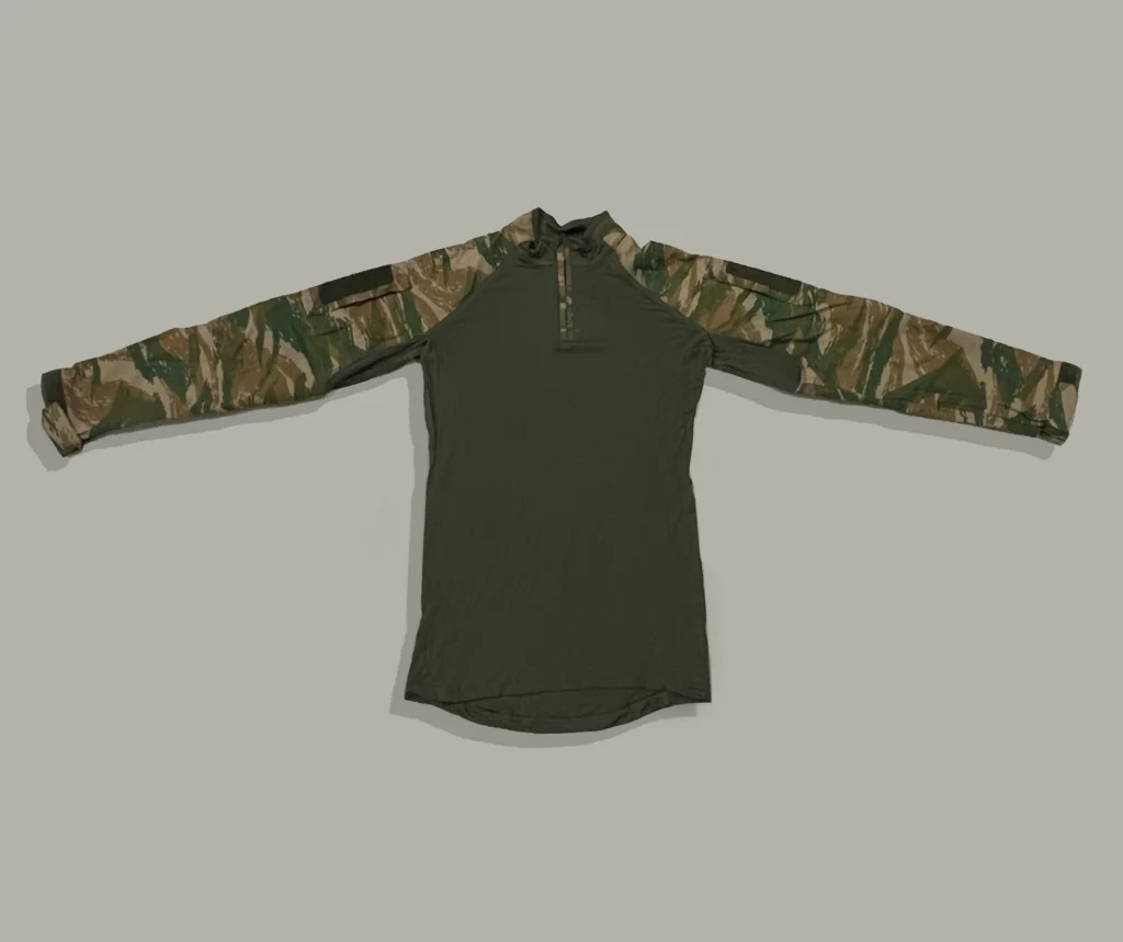 Νέα στολή παραλλαγής Ένοπλες Δυνάμεις: Μπλούζα μάχης (combat shirt) εμπρός