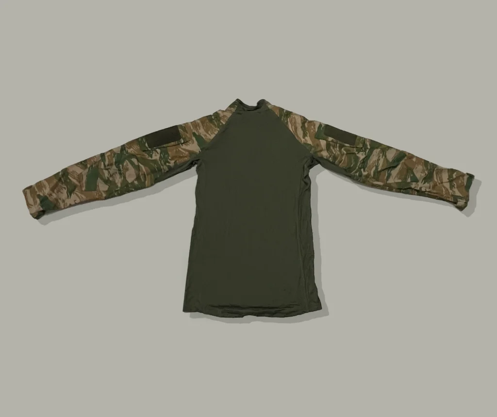 Νέα στολή παραλλαγής Ένοπλες Δυνάμεις: Μπλούζα μάχης (combat shirt) πίσω