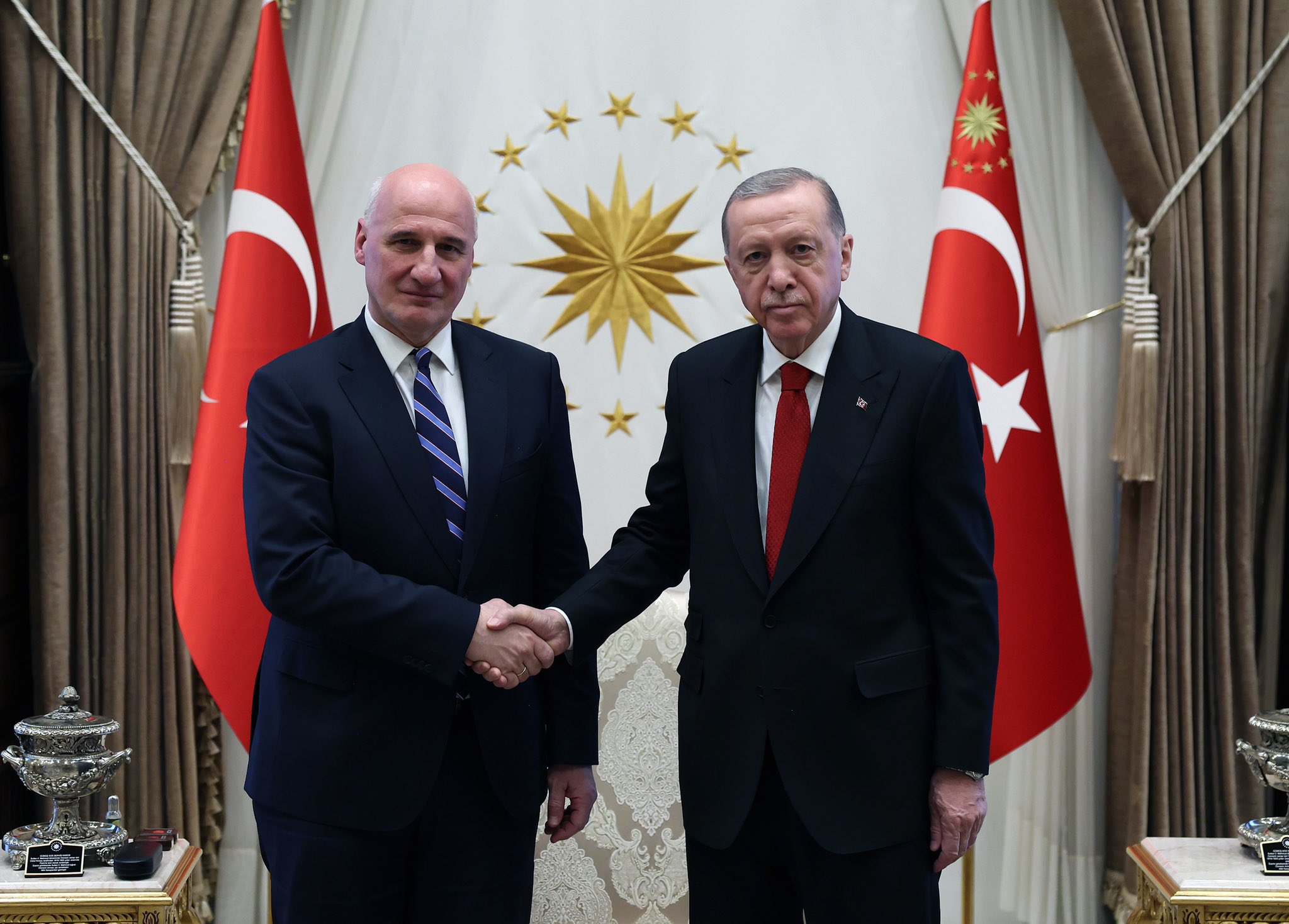 Ο Πρέσβης της Ελλάδας στην Τουρκία Θεόδωρος Μπιζάκης και ο Ρετζέπ Ταγίπ Ερντογάν