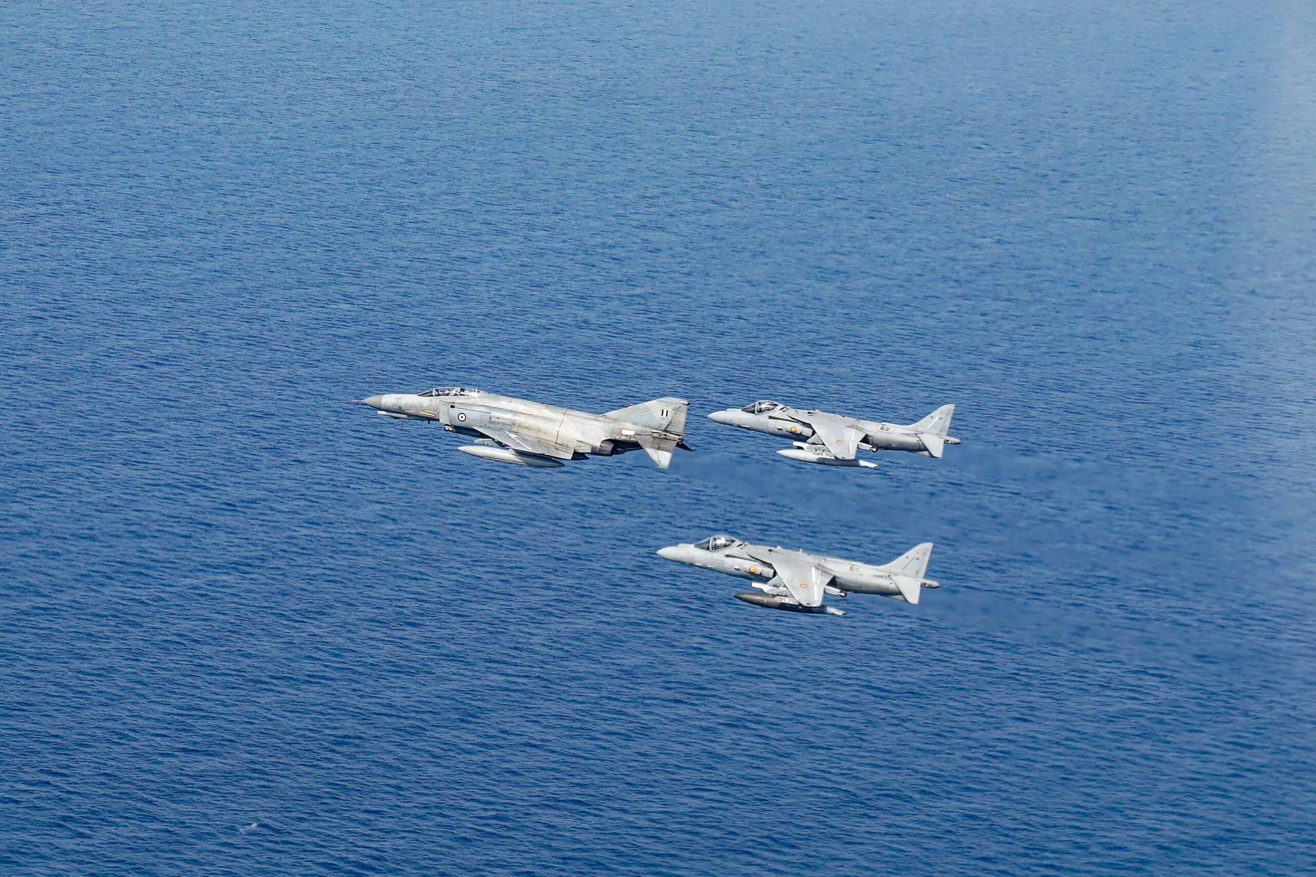 Ισπανικά Harrier AV-8B και Ελληνικό F-4