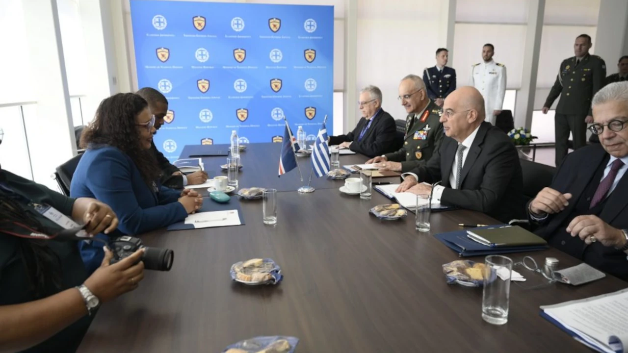Ο ΥΕΘΑ Νίκος Δένδιας και η Υπουργός Άμυνας του Πράσινου Ακρωτηρίου, Janine Lélis
