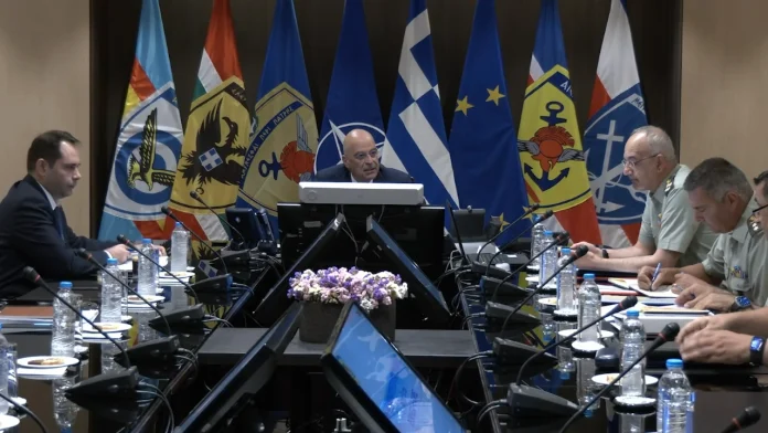 Συνάντηση του Υπουργού Εθνικής Άμυνας Ν. Δένδια με τον Υφυπουργό Εθνικής Οικονομίας και Οικονομικών, αρμόδιο για τη Δημοσιονομική Πολιτική, Θ. Πετραλιά
