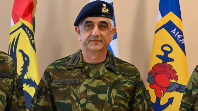 Ο Αντιστράτηγος Εμμανουήλ Θεοδώρου είναι ο νέος Αρχηγός ΓΕΕΦ Ο Αντιστράτηγος Εμμανουήλ Θεοδώρου είναι ο νέος Αρχηγός ΓΕΕΦ