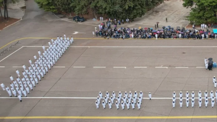 Ορκωμοσία Πρωτοετών Δοκίμων Υπαξιωματικών στη Μονίμων Υπαξιωματικών Ναυτικού (ΣΜΥΝ) το 2025. Εικόνα: ΓΕΝ