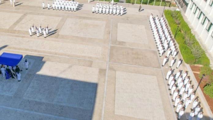 Ορκωμοσία Πρωτοετών Ναυτικών Δοκίμων και Δοκίμων Σημαιοφόρων Λιμενικού στη Σχολή Ναυτικών Δοκίμων (ΣΝΔ) το 2025. Εικόνα: ΓΕΝ