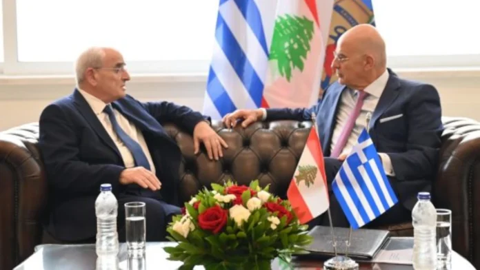 Ο Υπουργός Εθνικής Άμυνας Νίκος Δένδιας και ο Υπουργός Άμυνας Λιβάνου, Μισέλ Μενάσα. Εικόνα: ΥΠΕΘΑ