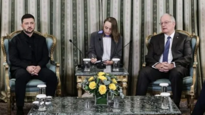 Ο Πρόεδρος της Δημοκρατίας Κωνσταντίνος Τασούλας και ο Πρόεδρος της Ουκρανίας Βολοντίμιρ Ζελένσκι (Volodymyr Zelenskyy)