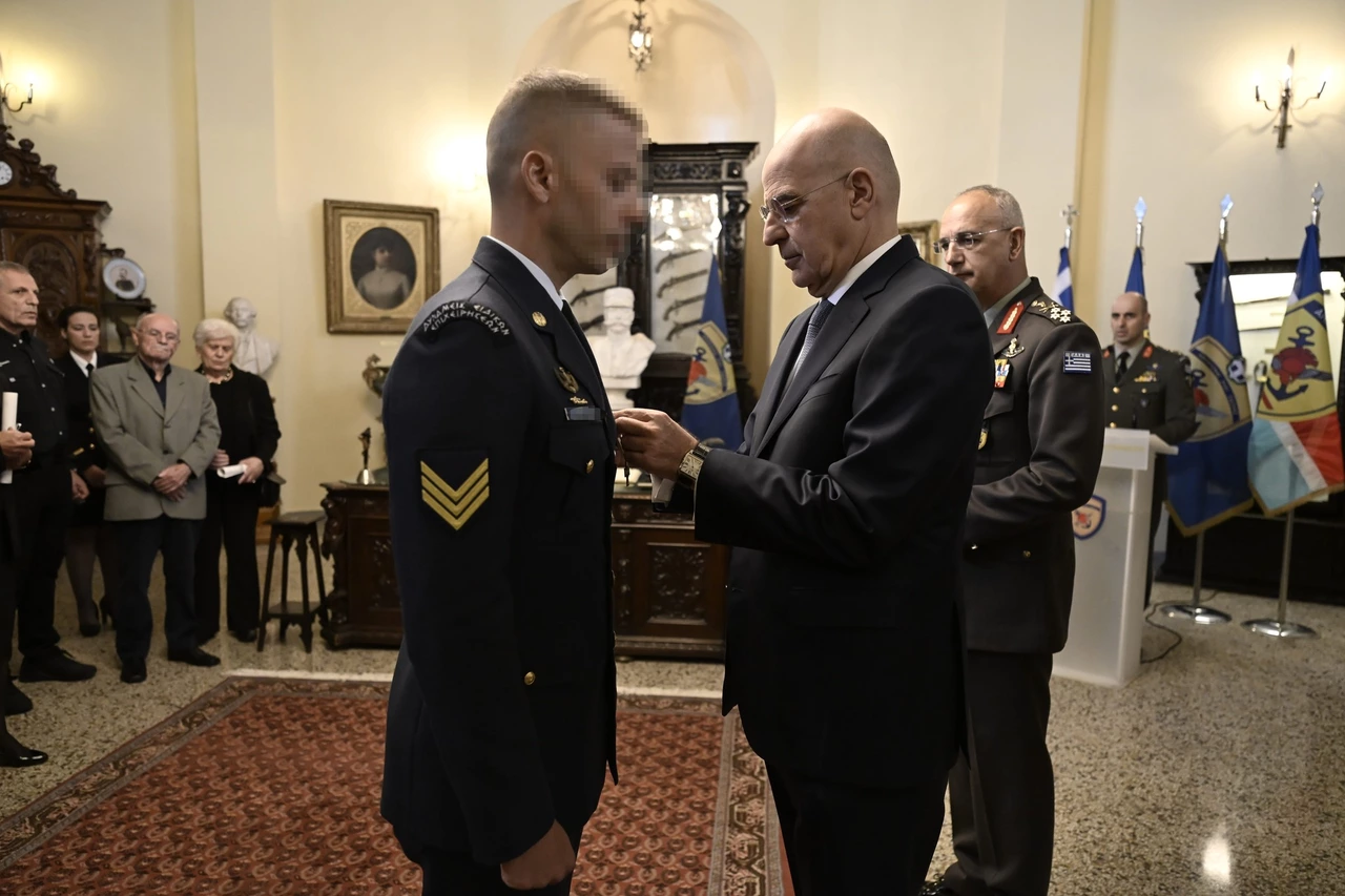 Τελετή απονομής Μεταλλίου Εξαιρέτου Πράξεως στα στελέχη της ελληνικής αποστολής στη Λιβύη