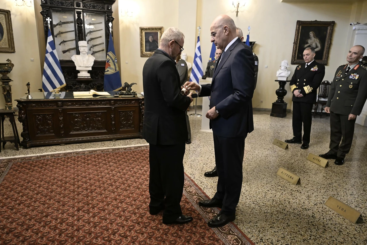 Τελετή απονομής Μεταλλίου Εξαιρέτου Πράξεως στα στελέχη της ελληνικής αποστολής στη Λιβύη