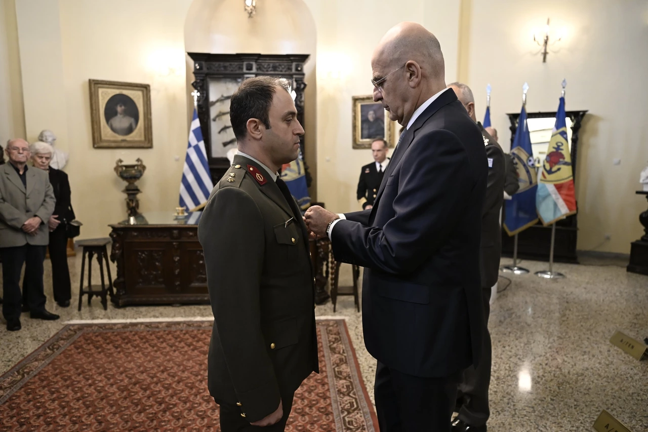 Τελετή απονομής Μεταλλίου Εξαιρέτου Πράξεως στα στελέχη της ελληνικής αποστολής στη Λιβύη